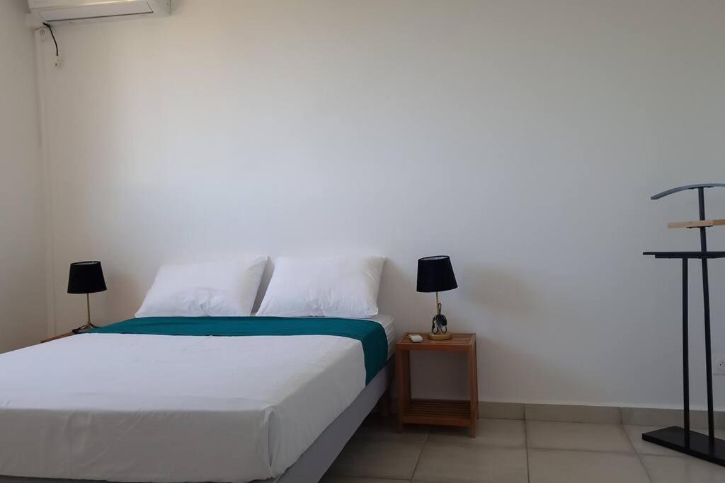 Joli T2 En Bas De Villa Vue Jardin Et Mer Vieux Habitants Bagian luar foto