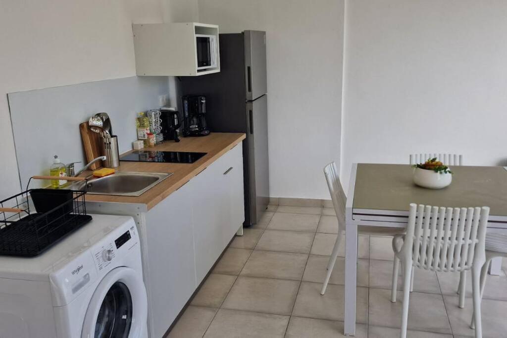 Joli T2 En Bas De Villa Vue Jardin Et Mer Vieux Habitants Bagian luar foto